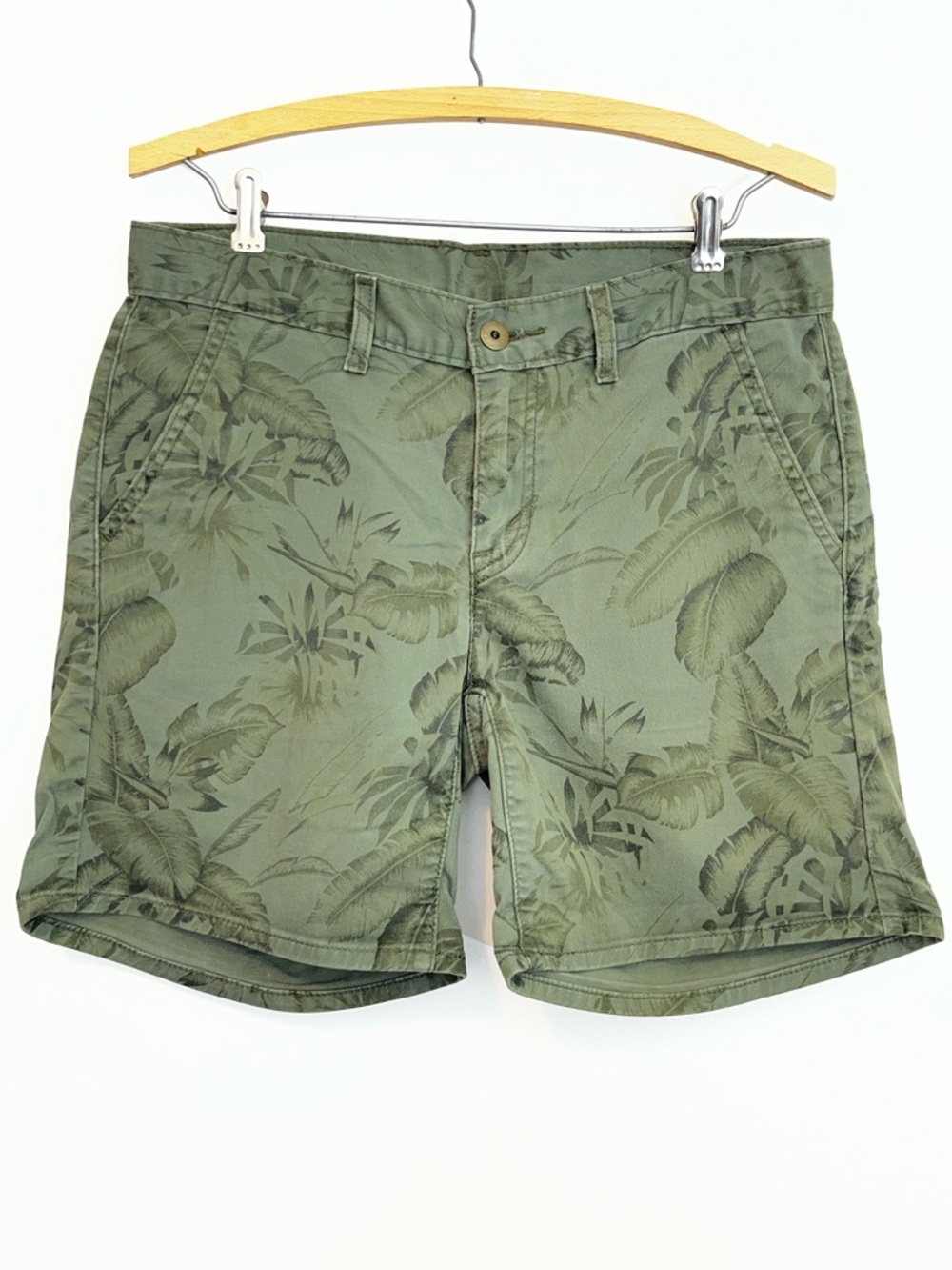 Levi’s Women’s 28 Palm Print 7” Chino Shorts Green Tropical Flat Front Casual - Picture 2 of 9